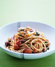 Spaghetti puttanesca aux olives 